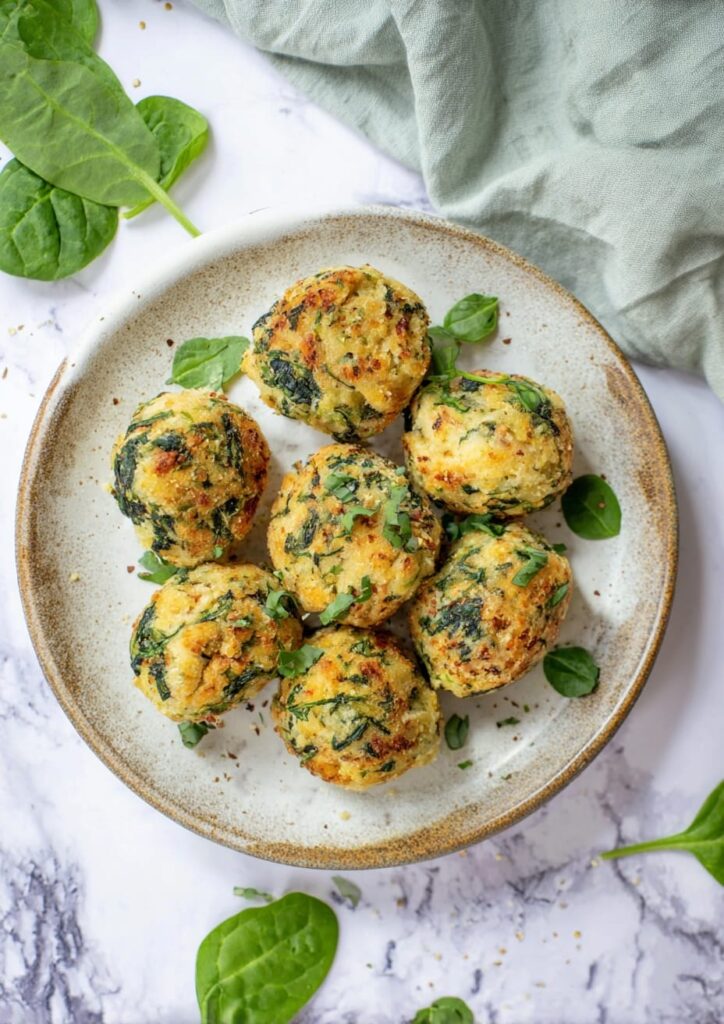 Croquettes with spinach, cheese and nutmeg